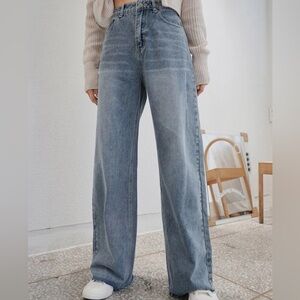 DAZY High Waist
Slant Pocket Raw Cut Jeans